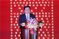 <b>“高端不脚、过剩”</b>